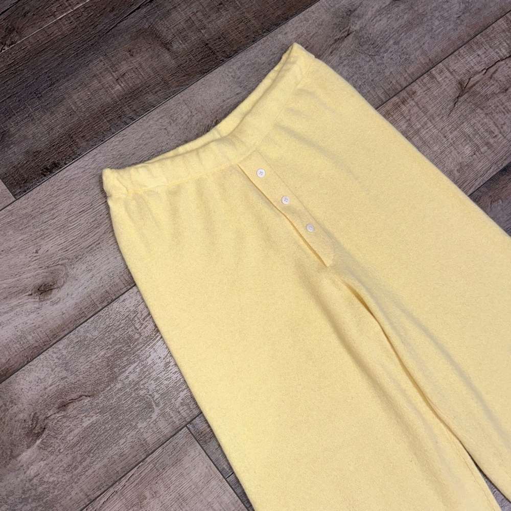 Guest In Residence everywhere cashmere pant in yellow - Picture 4 of 11
